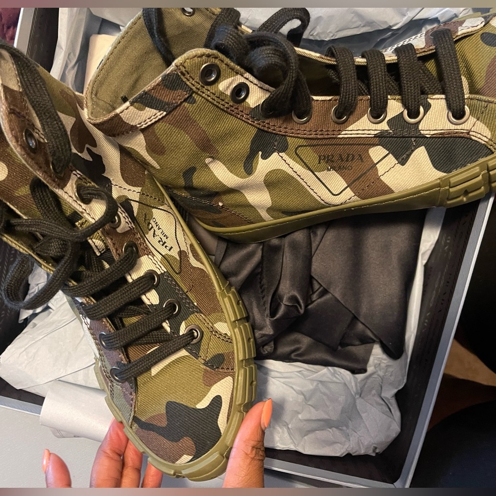 Prada woman sneakers!!